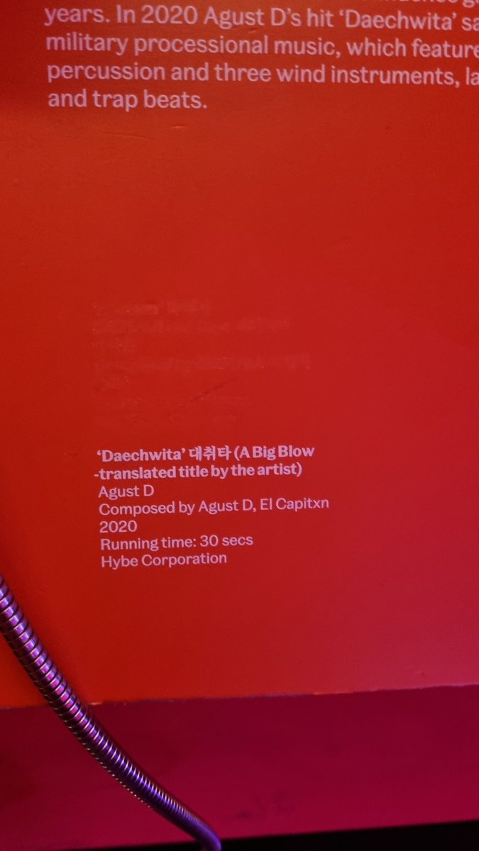 YandereBinghe90's tweet photo. AGUST D DO YOU KNOW YOU'RE IN A MUSEUM IN LONDON??? @BTS_twt https://t.co/cnVUl5DIlC