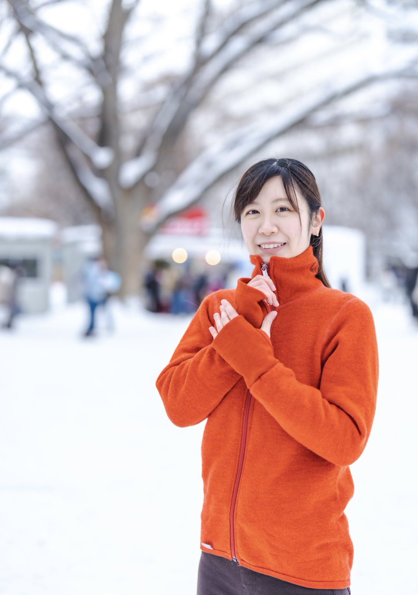 #ウールパワー のウールパワー フルジップジャケット 400（サイズはXXS）。コートの下に着ると、より強い味方になってくれました！手の甲が覆われているのも良いですね。オータムレッドは写真の色そのままです。さっぽろ雪まつり楽しめました〜！
https://t.co/w5mZBRRH69

#fikaなんで 