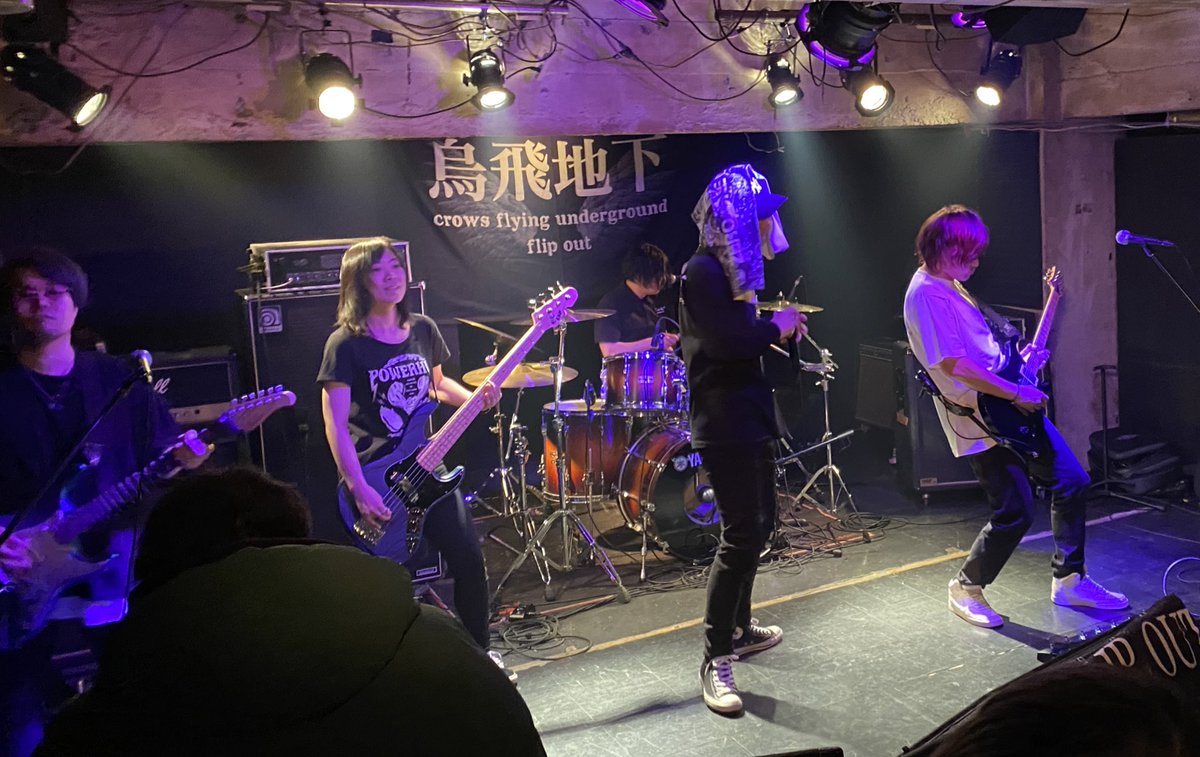 MOCO_09_04's tweet image. FFさんのLIVE終〜了〜✨
FLIP OUTってバンド‼︎
ドラム叩いてます🥁
ボーカルのYUDyくんカッコいいし､ツインギター🎸でベースが女の子で皆んなカッコいい👍🏻
ベースのせいこさん…今日ご入籍とのことで…
🍾おめでとうございます🎉

＃FLIPOUT