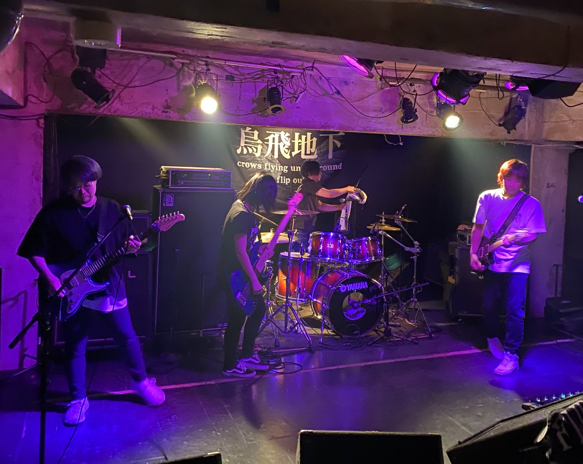 MOCO_09_04's tweet image. FFさんのLIVE終〜了〜✨
FLIP OUTってバンド‼︎
ドラム叩いてます🥁
ボーカルのYUDyくんカッコいいし､ツインギター🎸でベースが女の子で皆んなカッコいい👍🏻
ベースのせいこさん…今日ご入籍とのことで…
🍾おめでとうございます🎉

＃FLIPOUT