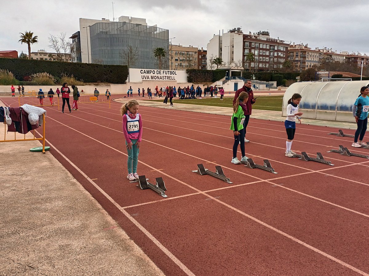 cdfilippedes's tweet photo. 2° semifinal Campeonato Regional de Invierno SUB10-SUB12 en pista (Jumilla)

Magnífica jornada con la participación de Ana García, Carmen Navarrrete y Natalia López, en pruebas de velocidad y vallas, y 500ml.

Gran organización de
@la_famu y @ACJumilla https://t.co/1SwCDGBL1B