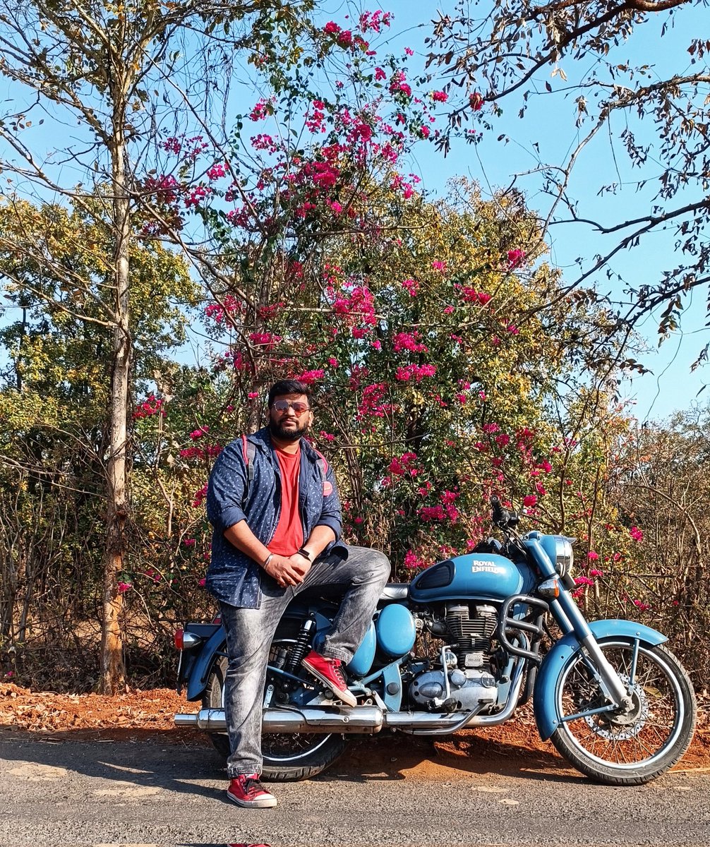 MeSiddheshRane's tweet photo. आयुष्यातल्या दगदगीला डुगडुगीचा सहारा..!!❣️
#RE500 #companion #bullet #dugdug https://t.co/LOWuoeDm4E