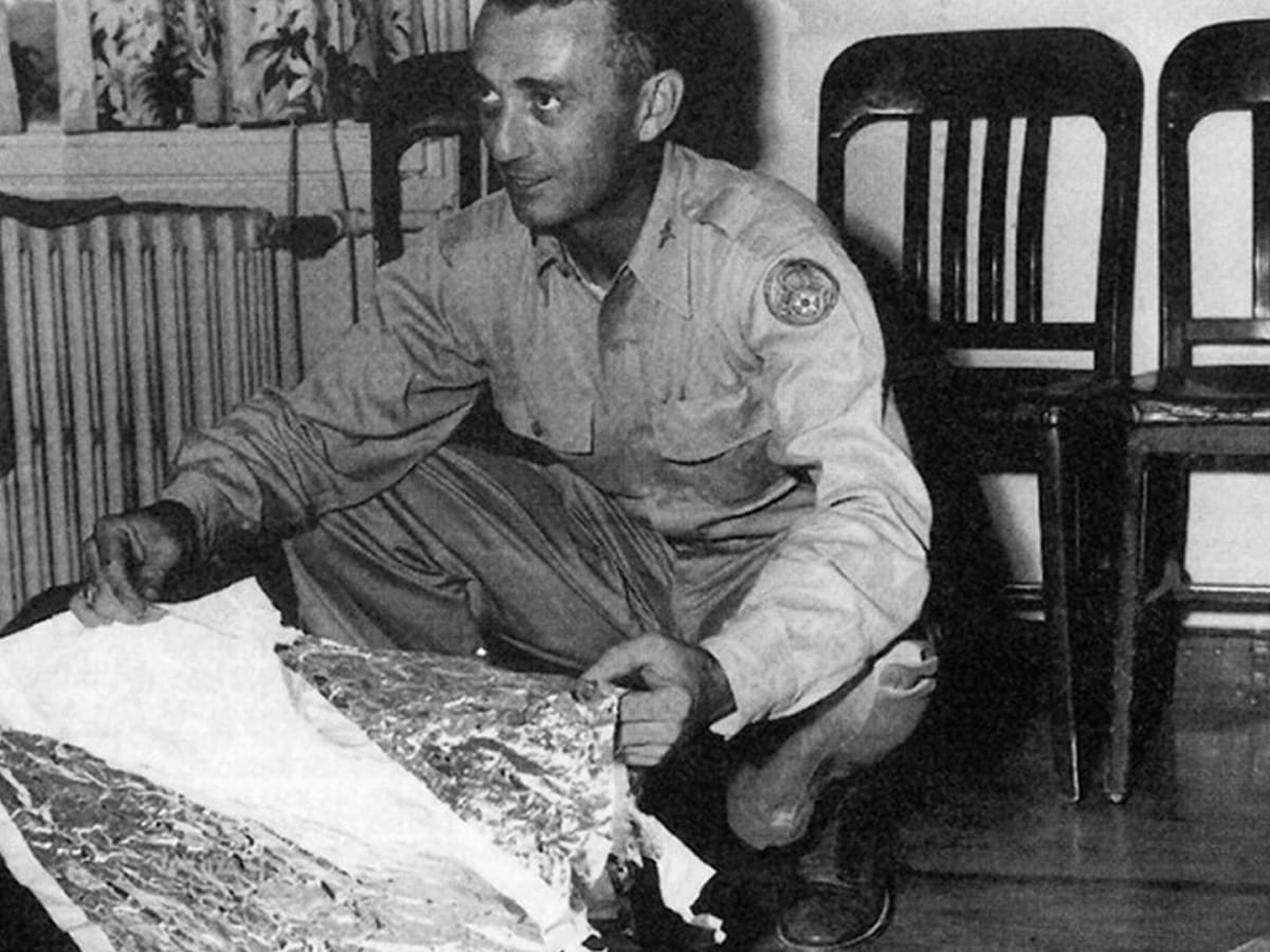 Anyone notice how UFOs seem to appear whenever America is in need of an enemy? For example, the first surge in popularity was from 1947 to around 1960, coinciding with the rise of post-WW2 Cold War paranoia. The Soviet Union soon emerged as America's chief rival.