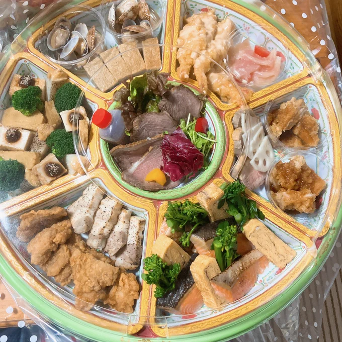 だいぶ早いけど義理実家でお誕生日会!知り合いの情報通の方に美味しいと噂に聞いて、山口市のダイニング笑海(わらみ)のオードブル初挑戦!出来合いの揚げ物少なくてすっっごくおいしかったー!お義母さんも『年末もここ頼も!』と言ってたくらい今度は飲みに行きたいなぁ 