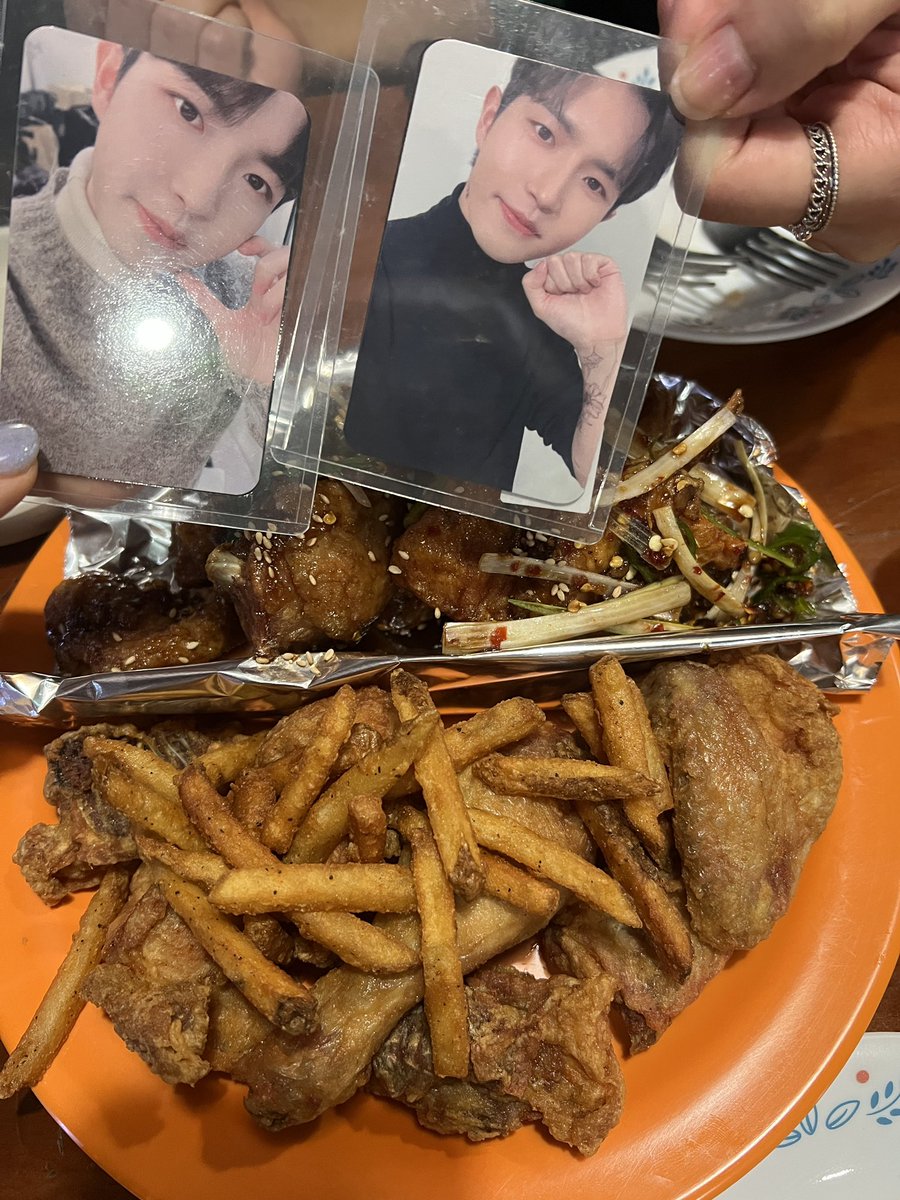 hwandorable's tweet photo. 🐷 오늘의 먹부림 🐷
#김재환_밥은_잘먹고있냐
#윈드_나도_같이먹자 https://t.co/xmG04S1lEn