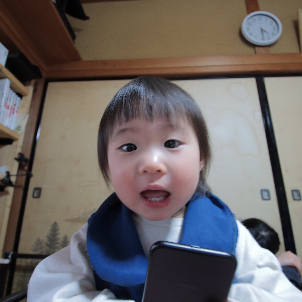 dotabataTV's tweet photo. レンズに近づくおとねさん(*^_^*)

＊＊＊＊＊＊＊＊＊＊＊＊＊

YouTubeもやっています！
チャンネル登録
コメントお待ちしております(^^)

ドタバタTV
https://t.co/XmXyG8odEE

#親バカ部 #赤ちゃんのいる生活 #育児日記 #女の子 #子育て #娘 #成長記録 #こどものいる暮らし #youtube #1歳 #11歳 https://t.co/PpkYKU5ryH