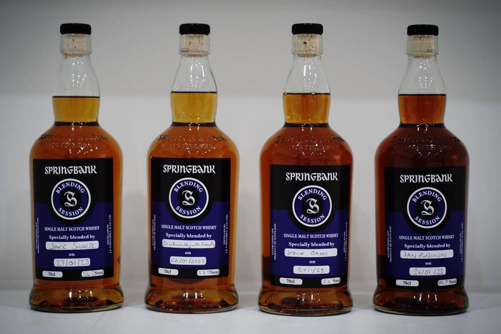 When you get to blend your very own @springbank1828 the results can vary!

From relatively light to relatively dark, @the.whisky.baron @drampirate @drinkwhiskywithfriends and I all chose quite different mixes!

I’m definitely appreciating much more than … instagr.am/p/CohemZOrpLs/