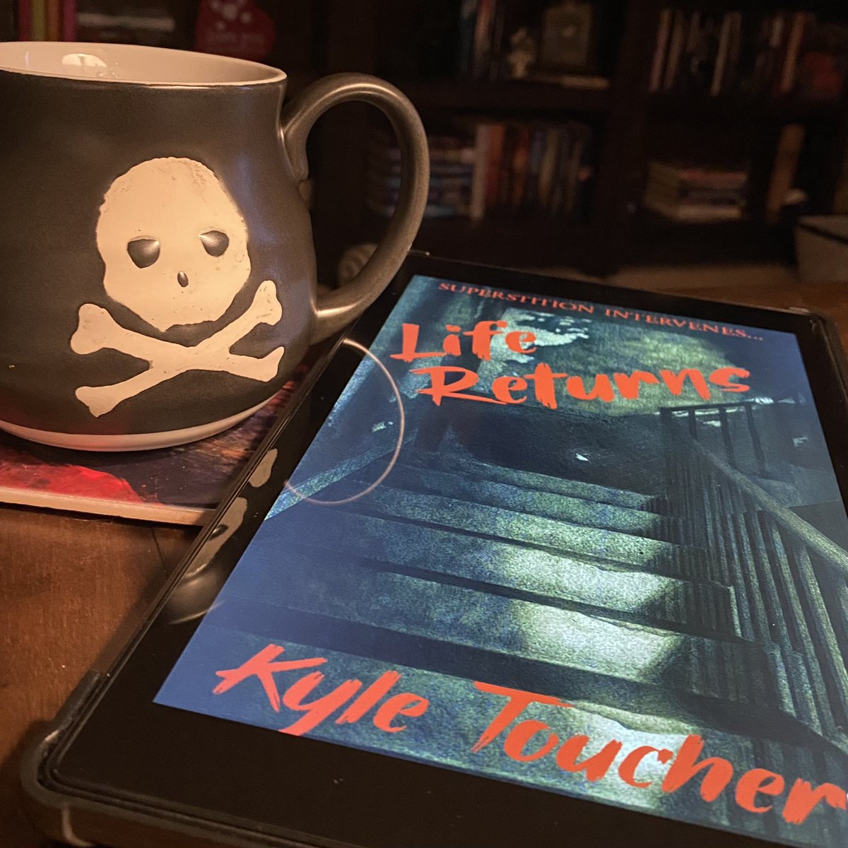 woffordleejones's tweet photo. Enjoying the hell out of ARC reading this creepy and unnerving little story Life Returns by @KyleToucher #lifereturns #kyletoucher https://t.co/Uj6YEinkMQ