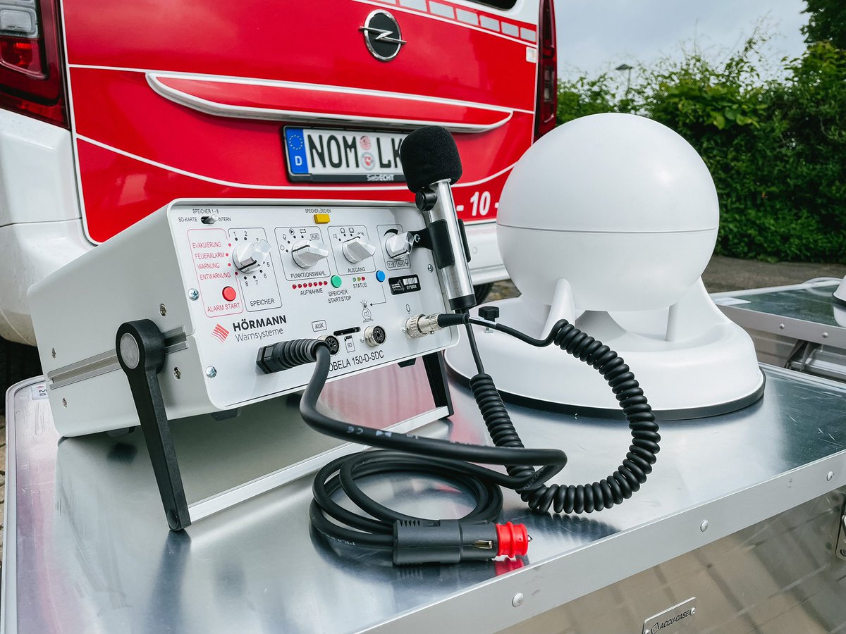 kfvnortheim's tweet photo. #Sirene, #Mowas, #BiWAPP &amp; Co.: für die #Sicherheit der Menschen im Landkreis #Northeim setzen wir auf verschiedene Warnmittel und haben die Lage rund um die Uhr im Blick – auch mit mobilen Teams. #112live #Notruftag #Twittergewitter2023 #BBK https://t.co/R8QIzt6OoJ