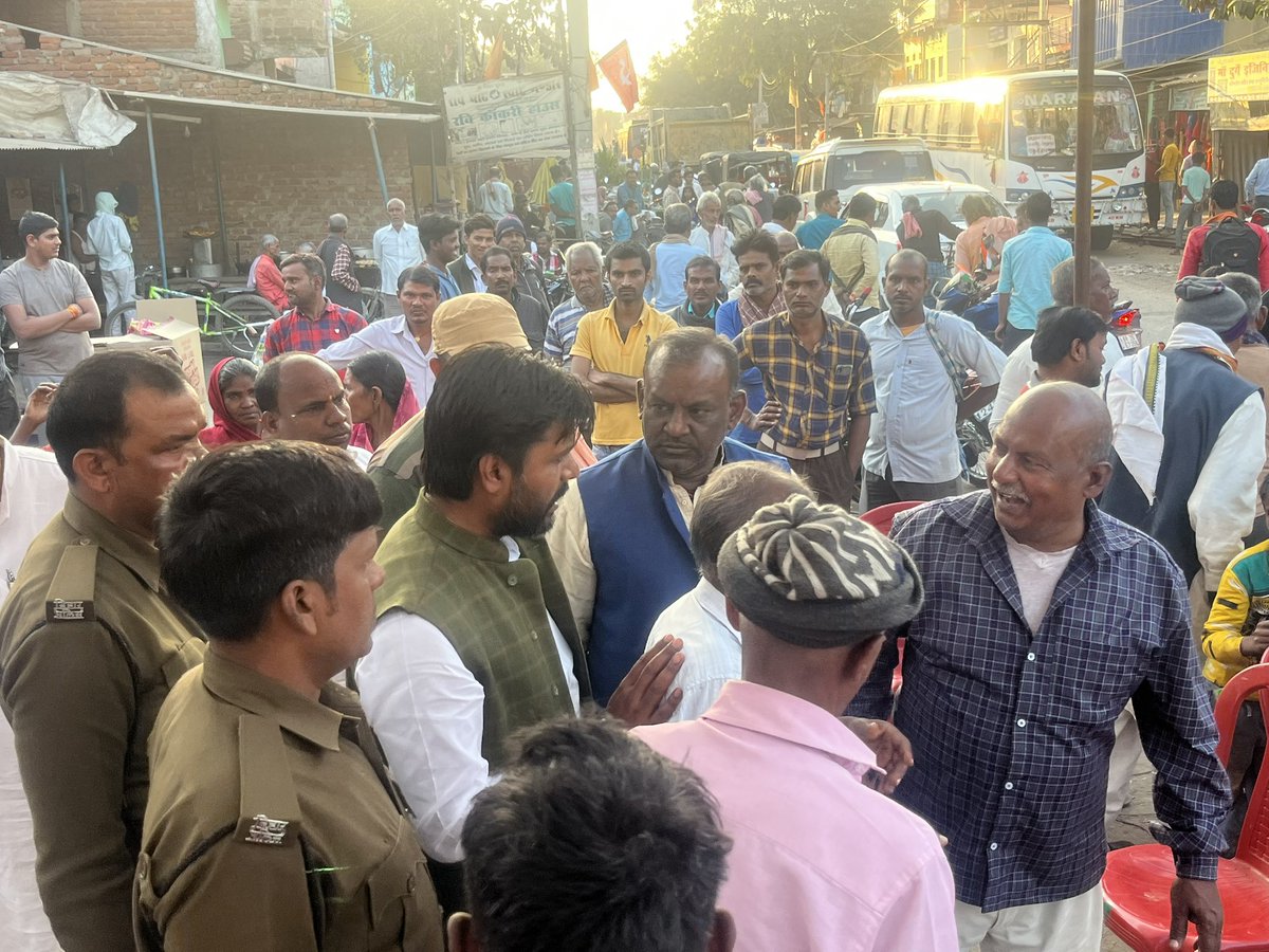 Sandeep_Saurav_'s tweet photo. आगामी 15 फ़रवरी को पटना के गांधी मैदान में होने वाली ‘लोकतंत्र बचाओ देश बचाओ’ रैली के लिए आज पालीगंज विधानसभा क्षेत्र के सिगोड़ी और इमामगंज बाज़ार में जनसभा कर आम जनता से रैली में भागीदारी करने की अपील की गई! 

#लोकतंत्र_बचाओ_देश_बचाओ_रैली https://t.co/sHOvWx0PpX