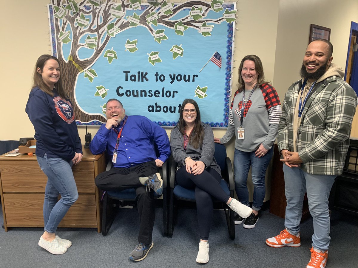 LHSEAGLESVA's tweet photo. We are so grateful to our LHS school counselors!  We truly have an amazing group and we are so happy to have them as such an important part of our LHS family!  Happy National School Counselor Week!  Thank you for all you do! @LHSEaglesCslg @vicki_lillard @theharrisgang https://t.co/Jd7zWAuf6c