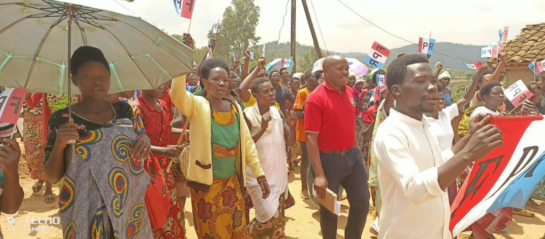 Muri uyu murenge wa #cyanika kandi hari abanyamuryango basaga 57 bateye intambwe idasubira inyuma bityo barahirira kuba abanyamurango ba <a href="/rpfinkotanyi/">FPR-Inkotanyi</a> ndetse biyemeza gufatanya n'andi mu kubaka umuryango utajegajega,wimakaza ubumwe, demokarasi n'amajyambere.

#Ibirori_birakomeje