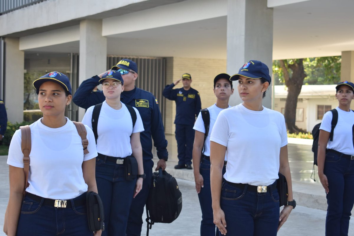 ENAPCARTAGENA's tweet photo. En el marco del #BicentenarioNaval recibimos en nuestras instalaciones a un grupo de #Aspirantes a Oficiales de la @RESERVANAVAL  de la #Guajira, tierra de nuestro máximo héroe naval, el Almirante José Padilla López 
@alcaldiaguajira https://t.co/0o5zeQcNbF