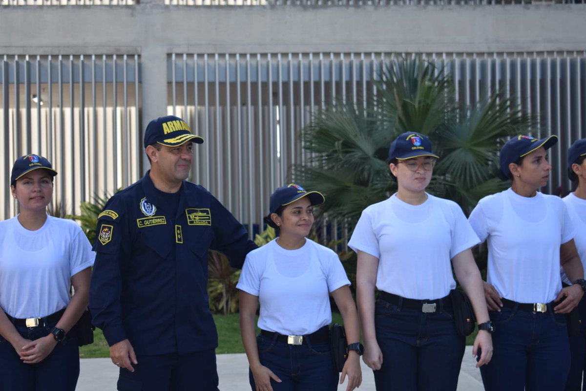 ENAPCARTAGENA's tweet photo. En el marco del #BicentenarioNaval recibimos en nuestras instalaciones a un grupo de #Aspirantes a Oficiales de la @RESERVANAVAL  de la #Guajira, tierra de nuestro máximo héroe naval, el Almirante José Padilla López 
@alcaldiaguajira https://t.co/0o5zeQcNbF