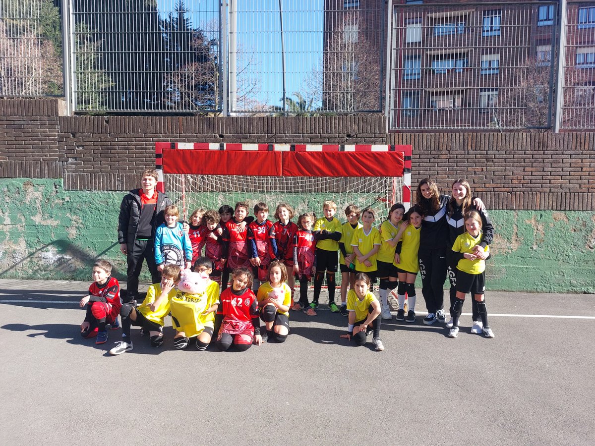 CBSanAdrian's tweet photo. Resultados de los #Pekes
Escuela Gallego Gorria 🐥
Alevines 4-0 👎 vs Eskolabarri
Benjamines 4-0 👎 vs Beltzagorri
#CanteraSanAdrian https://t.co/vgpsd6JJeu
