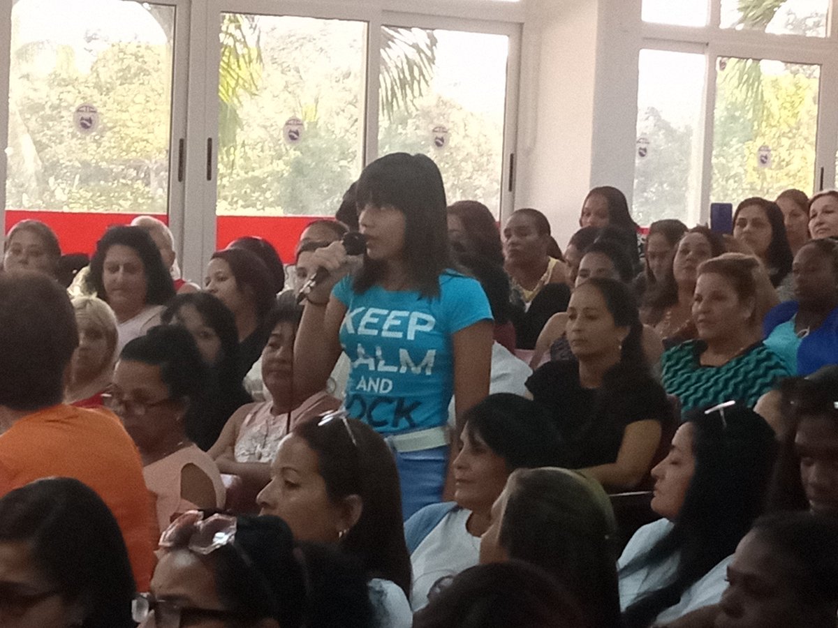 DrRobertoMOjeda's tweet photo. Sesiona ahora Pleno del Comité Nacional de @FMC_Cuba, el tema principal estará centrado en la problemática del embarazo en la adolescencia en #Cuba. #CubaPorLaVida https://t.co/JLTPj6tbf1