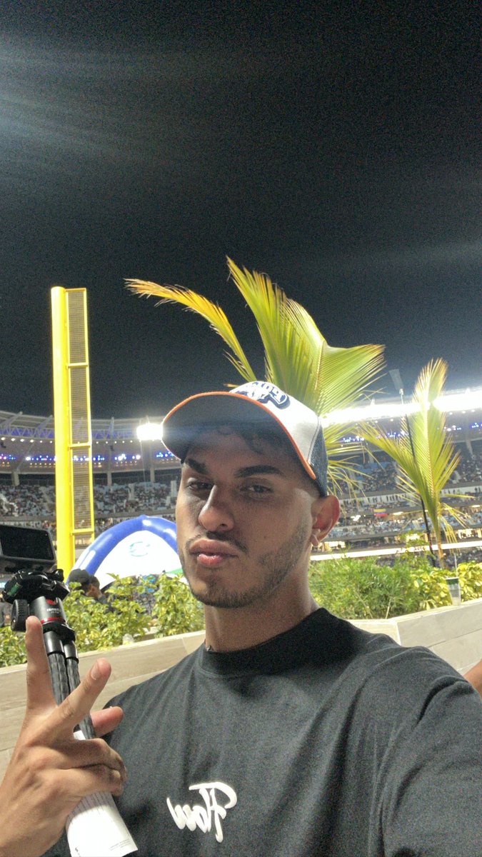 sfernandoandres's tweet photo. Muchachos ayer en el estadio se me perdió la cartera con mi cédula y 500$, se que será imposible recuperar los 500 pero si alguien la encuentra se aprecia la devolución de la cédula 😔 https://t.co/LT0o1oz8Cg
