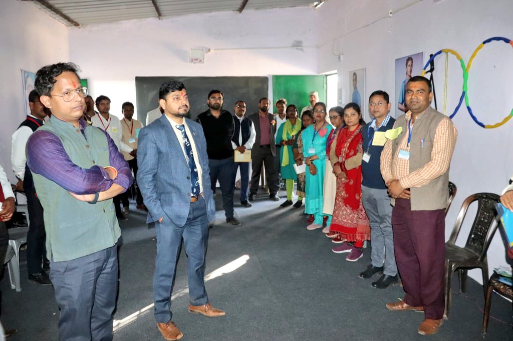 dckoderma's tweet photo. आज #Project_IMPACT के तहत कोडरमा स्थित परियोजना बालिका उच्च विद्यालय में सुपर मास्टर ट्रेनर द्वारा विभिन्न सरकारी विद्यालयों के 25 शिक्षकों को एक दिवसीय प्रशिक्षण दिया गया।(1/2)
@JharkhandCMO @prdjharkhand @IprdKoderma https://t.co/Qp6M1XslDT