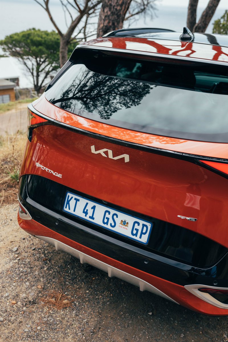 PapiMabele's tweet photo. Easily one of the most striking crossover SUVs on Mzansi roads 😍

So striking, we packed our bags and headed to Kaapstad with it.

How is it? It’s hard to go wrong with the 2023 Kia Sportage, a handsome package with comfort and economy to spare. 

📸 @HarmonixEnt https://t.co/PICnlo5OQN