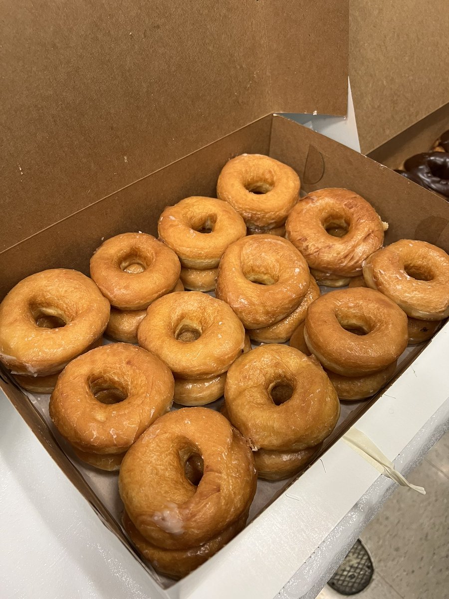 UABearsBaseball's tweet photo. Thank you @BuckeyeDonutsSo for the donuts this morning!
#FEA | #SubSale 🥖⚾️ https://t.co/7tcxrdbu5Q