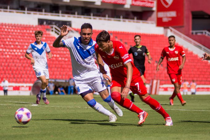 La reserva de Independiente no termina de arrancar, empate de local ante Vélez (Video) FosQeDtXoAIRTCO?format=jpg&name=small