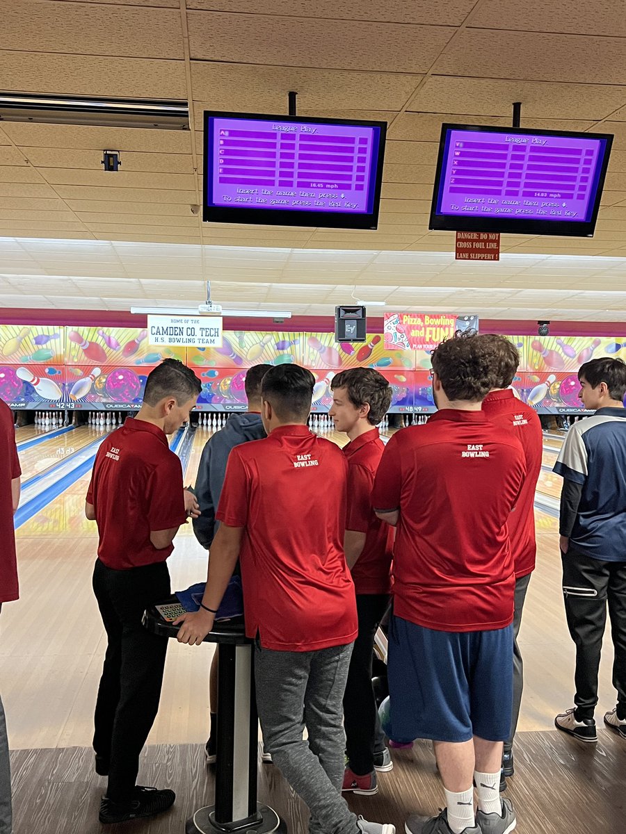 CHEBowling's tweet photo. Boy’s Sectionals at 30 Strikes! @CHEastAthletics https://t.co/9r8dAHbc3Z