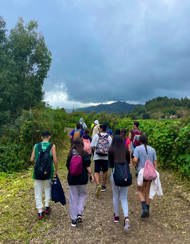 SallesiJovnBach's tweet photo. Haciendo camino juntos 👣

Parte de nuestro grupo que participa en el Encuentro entre las etapas de Cafarnaun y Betania en La Salle Arucas.
Hoy peregrinamos hasta Teror #gemelosrotos

#SalleJoven #Juntosmejor https://t.co/L8T4fOIKcV