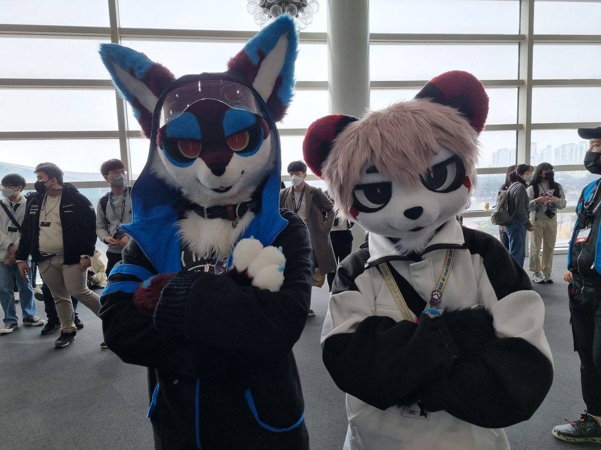 LaonSakan's tweet image. 이분들도 예뻤는데...
누구인지몰라서... ㅠㅠ
죄송해요 ㅠㅠ