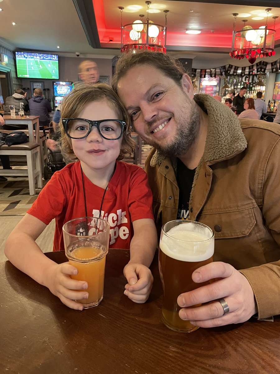 carolinejpower's tweet photo. Pre gig drinks for this little guys first gig @nickcope4 @Sipower78 https://t.co/HqqxM1sKyt