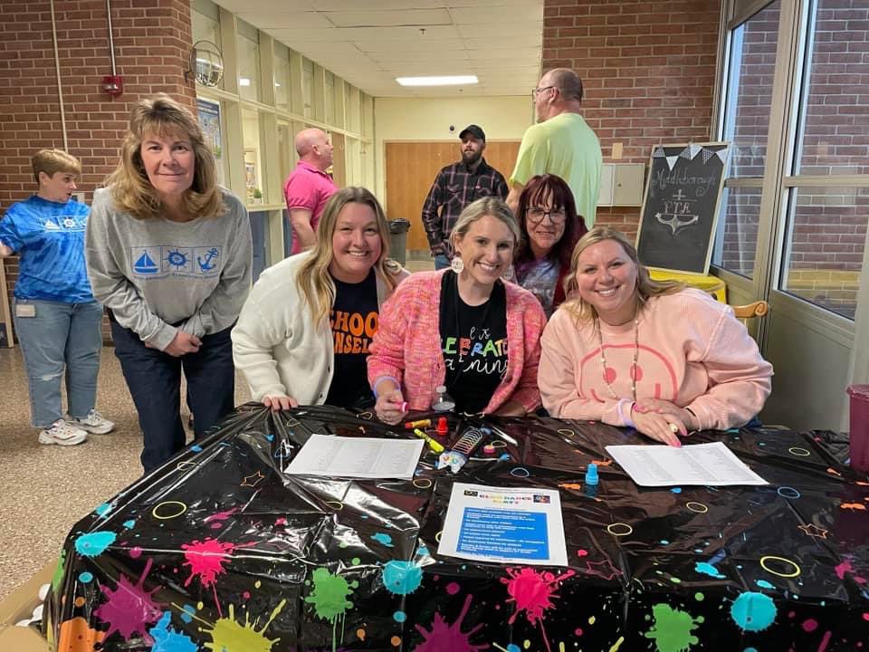 MrsNeffBCPS's tweet photo. Our students and families had a blast at our Glow Dance! Middleborough Elementary’s PTA amazes me! @middleboroughes https://t.co/5fERfJpDup