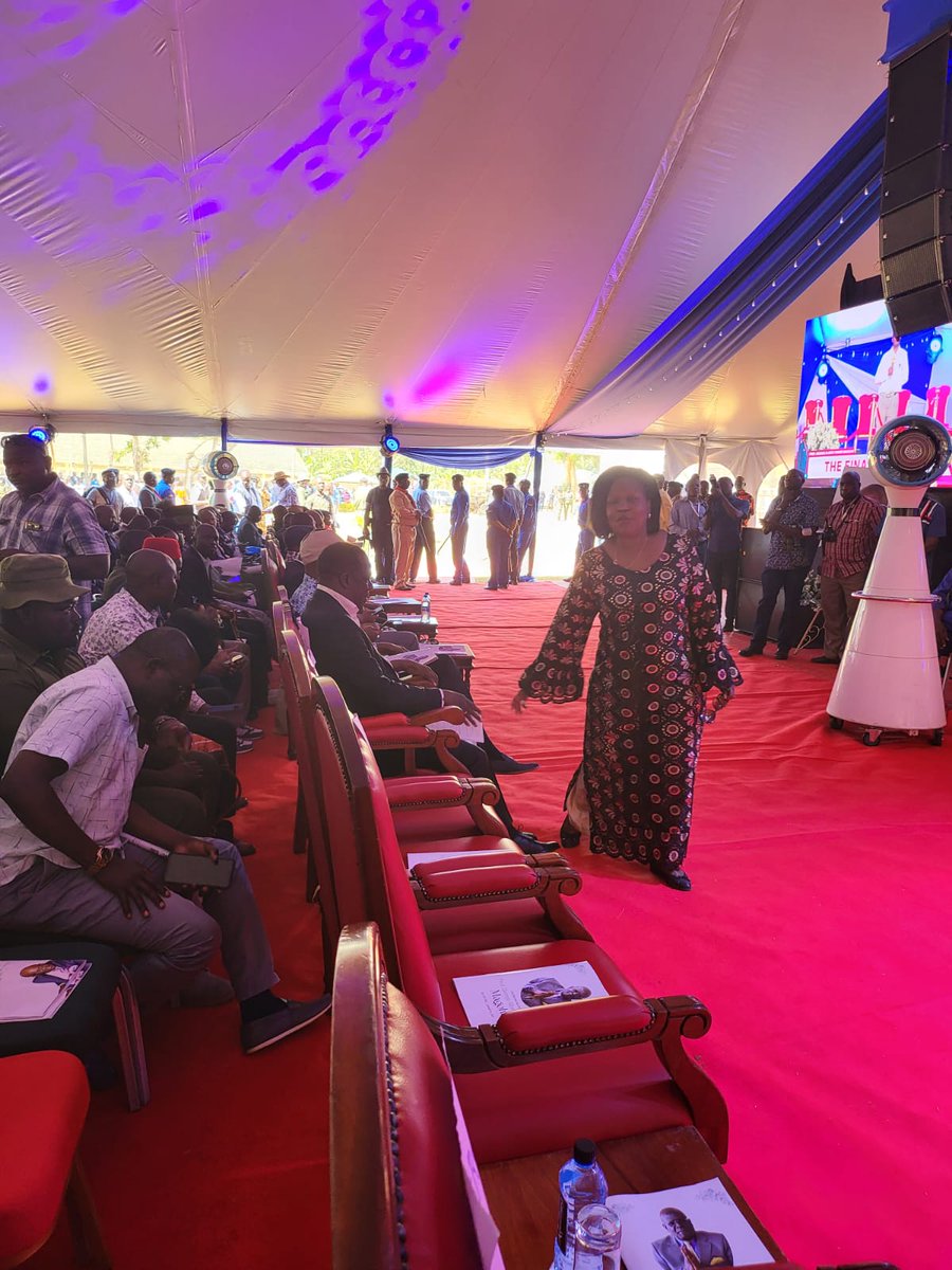 hon_eve's tweet photo. Today, I joined leaders and other mourners at Odera Kang'o University College, in Gem-Yala (Siaya County) to pay last respects to the late Professor George Albert Omore Magoha. May his soul Rest in Peace. https://t.co/OQ8ObvRWVj