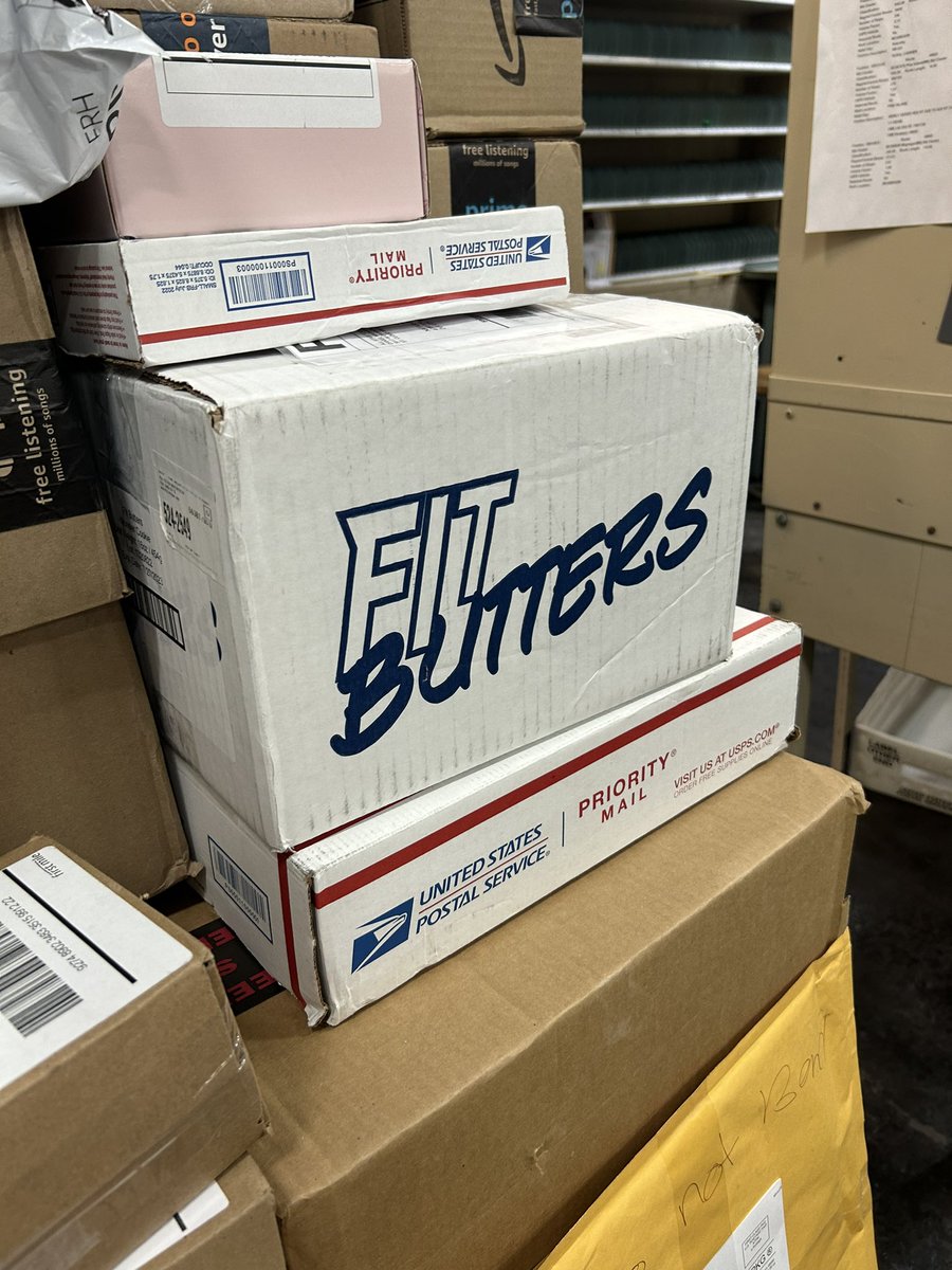 97Busch's tweet photo. @OfficialRennyD slinging the mail today and stumbled upon this https://t.co/lGyDF8I782