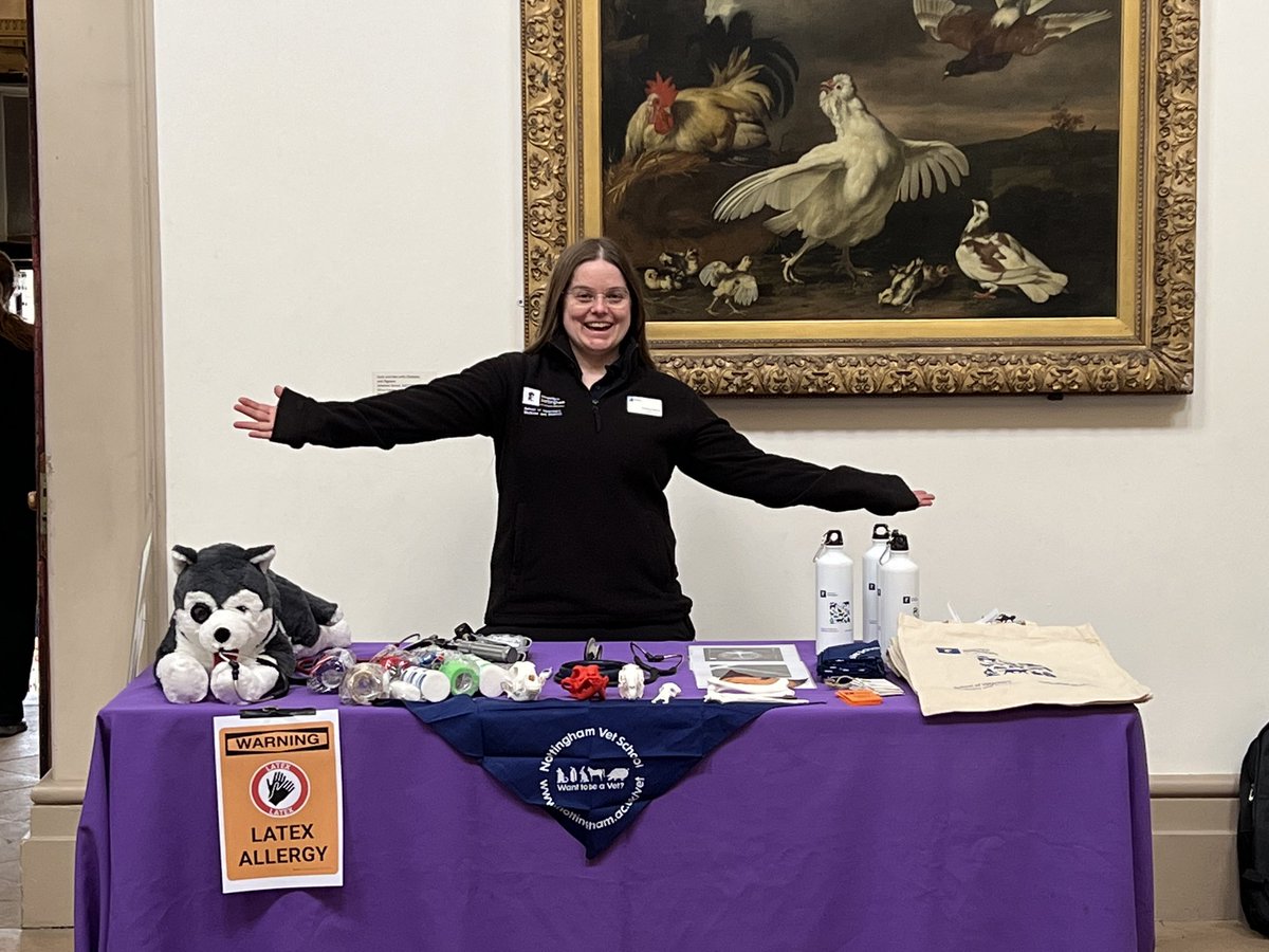 Brilliant morning @NottsFOSAC hundreds of visitors helping me check Togo’s 👀, listening to his ❤️, bandaging and studying some 🦴 and 🩻! Our talk was fully booked and overflowing with brilliant questions. Emma had to pose given the art work behind us 😂 #stem #outreach
