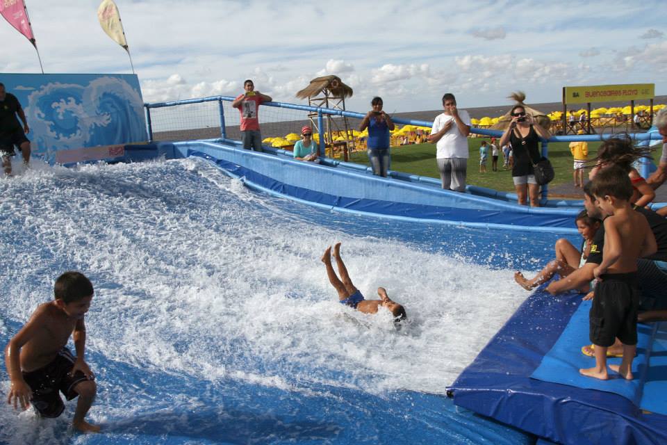 🏖️ ¡Disfrutá el finde en BA Playa! Te esperamos con shows en vivo en escenarios al aire libre, juegos y actividades para pasarla increíble en familia o con amigos. ¡Conocé la programación y vení a disfrutar el verano en la Ciudad! Conocé todo en bit.ly/FindeEnBaPlaya