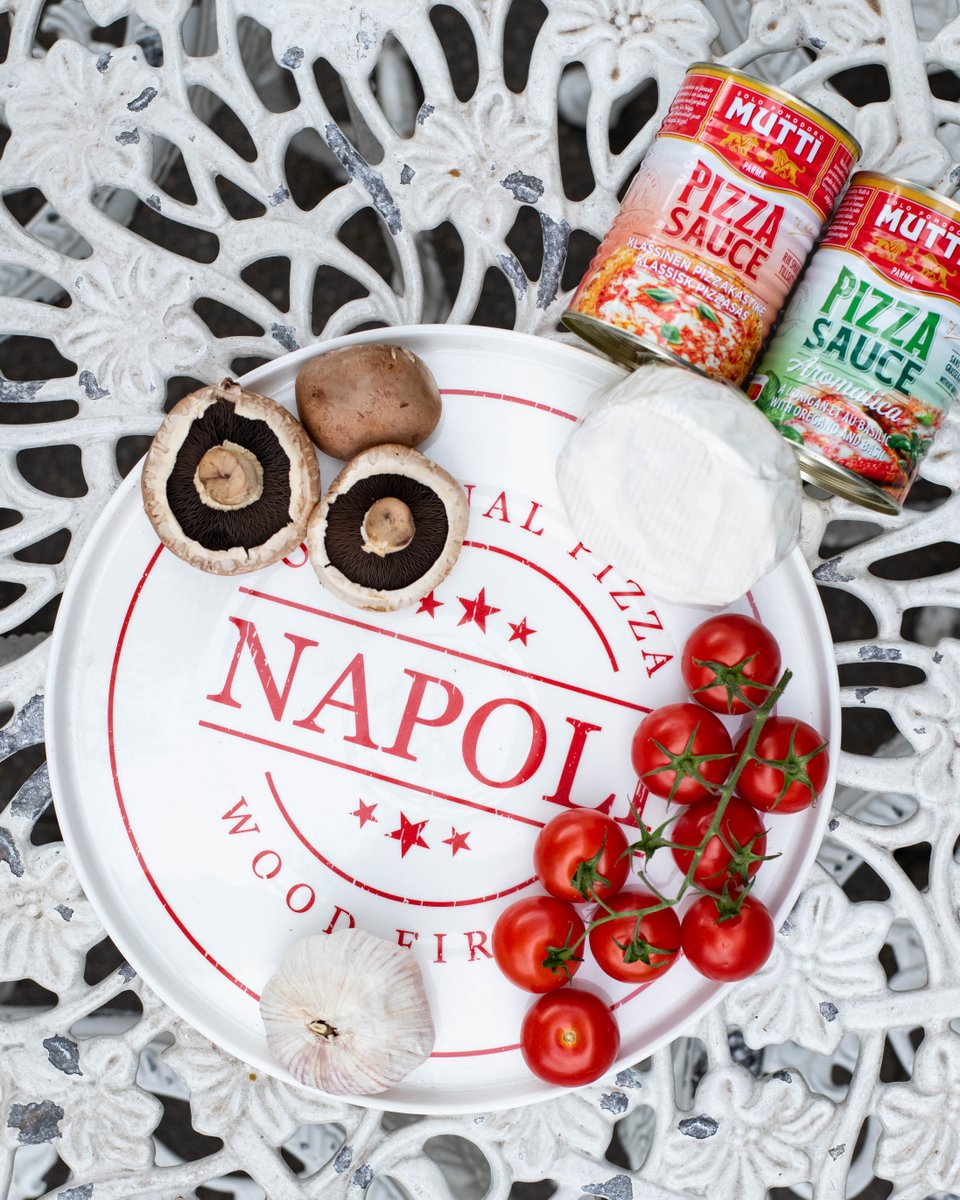 The perfect romantic night in for Valentine's Day 🍕♥️

bit.ly/2RiMhIO