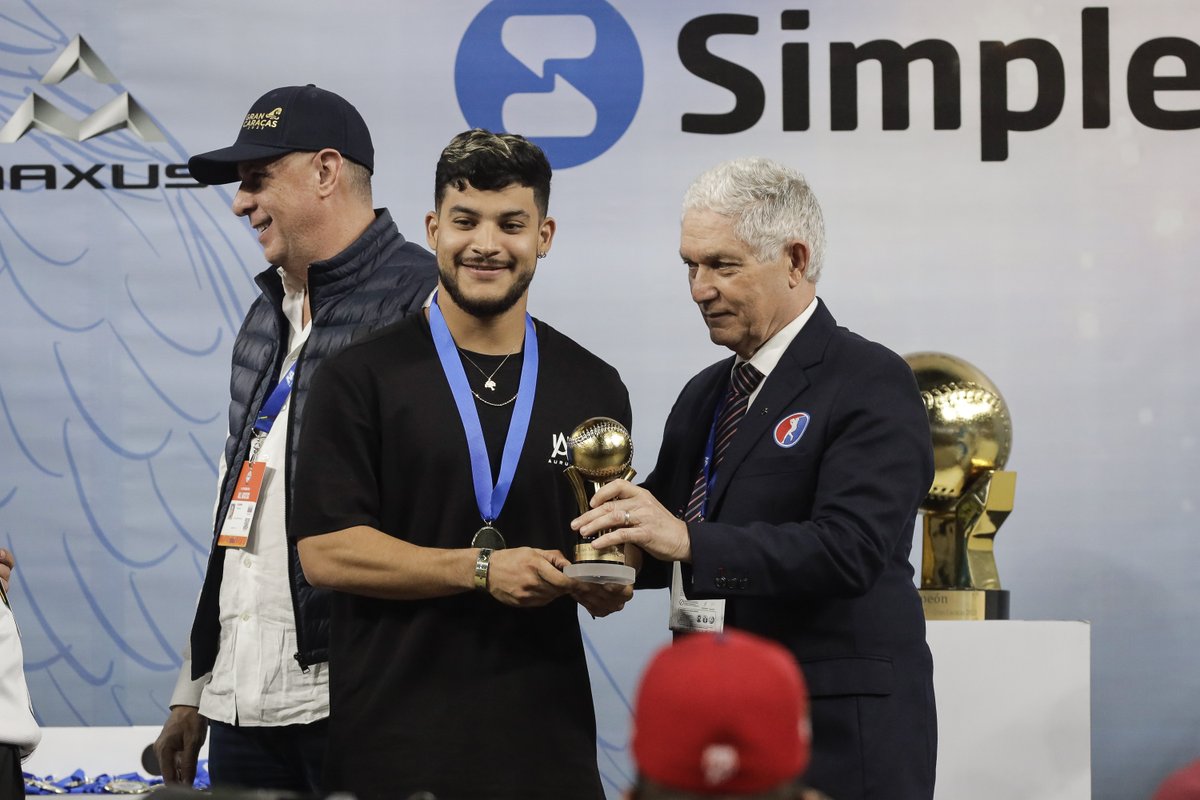 Beisbolvaquero's tweet photo. Ⓜ| ¡Premiación!🤠

Vaqueros elegidos en el equipo "Todos Estrellas" de la Serie del Caribe 2023.

🤠Francisco Acuña - 2B
🤠Dayan Frías - SS
🤠Gustavo Campero - RF
🤠Jordan Díaz - DH
🤠Eduar López - P

#SomosColombia | 🇨🇴💙Ⓜ https://t.co/djBRRsnZO1