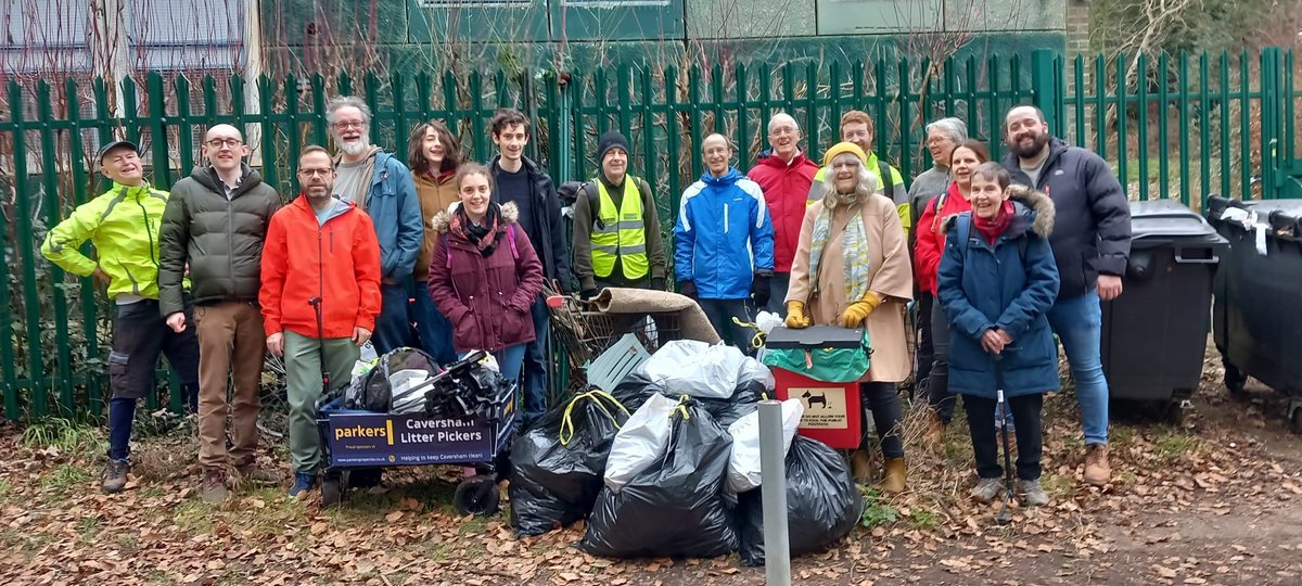 CavershamTidy's tweet image. This morning we litter picked Beech Wood, which hugs @HighdownSchool. Although much of the wood was clean, there was a lot of rubbish along the school fence.
Thanks to Parkers Caversham for our trusty trolley!
#keepcavershamtidy #rg4 #trashtag