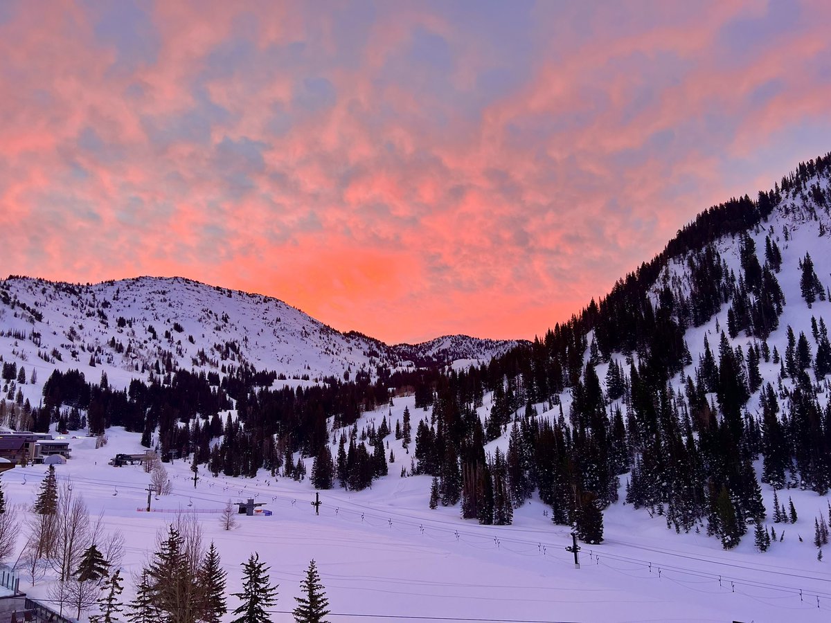 liftblog's tweet photo. Dawn at @AltaSkiArea. Excited to check out Utah’s most interesting beginner terrain. https://t.co/r9LMgrQSh2