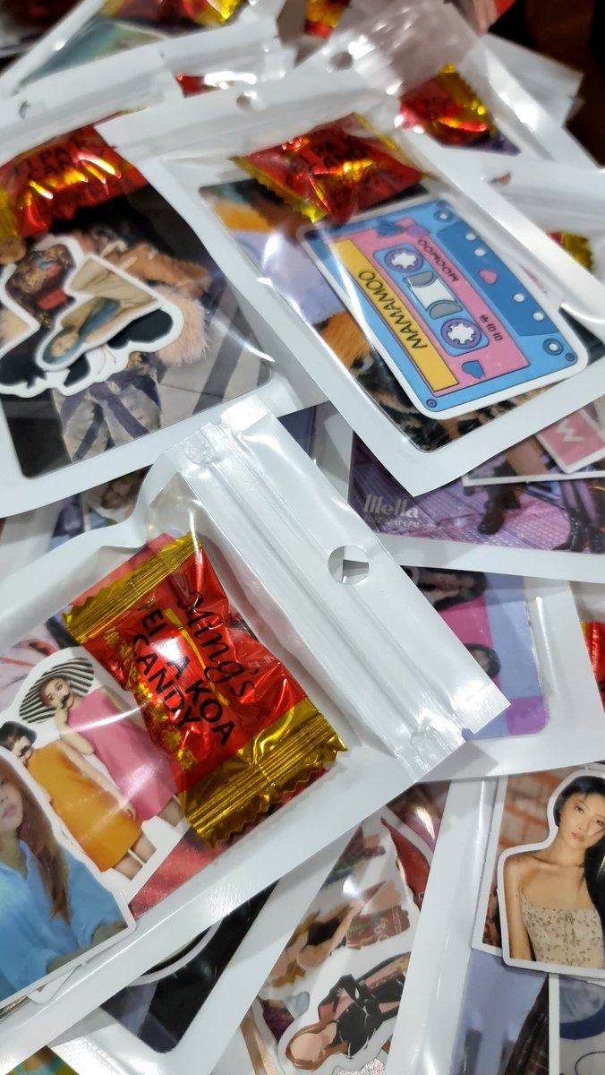 50 sets ready to give away tomorrow! Will start after buying merch.

See you, moomoos!!!

#MAMAMOOinPH #MYCONinMNL