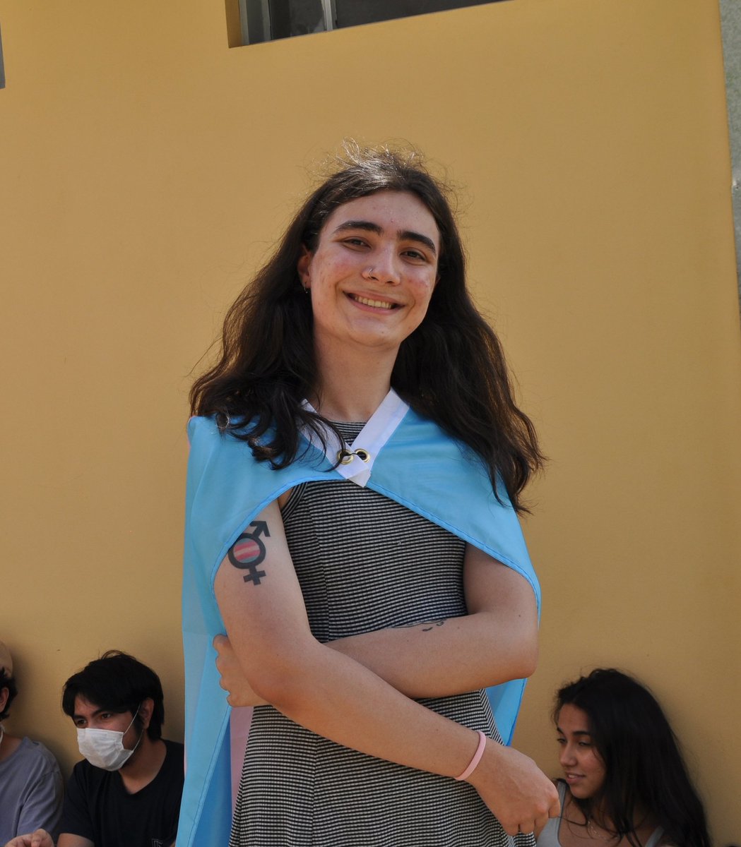 eugabriellyrios's tweet photo. Oii, meu nome é Gabrielly Rios, sou mulher trans, graduanda em Ciências Físicas e Biomoleculares pelo IFSC/USP e aluna de iniciação científica em ressonância magnética (estudando distribuição de tempos de relaxação em sementes) 🥰

#MulheresEMeninasNaCiência
@BlogsUnicamp https://t.co/CsRdeSX3qX