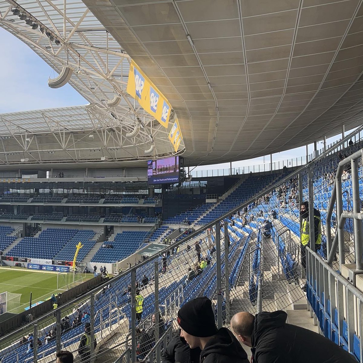 HE_LEV's tweet photo. Grüße aus dem Kraichgau.
#bayer04 #bayerleverkusen #b04 #tsg #tsghoffenheim #hoffenheim #prezeroarena #werkselfontour #werkself #farbenstadt #schwarzrot #auswärtsspiel #awaydays #haberlandserben #bayerundderofc #gegendenmodernenfussball #bundesliga #fussball #svbayer1904 https://t.co/MVAv3KkpUb