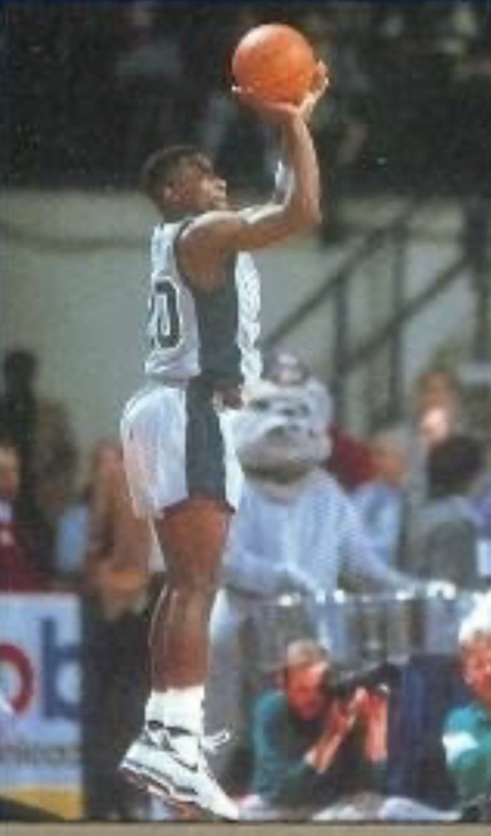 HoyaHoopClub's tweet photo. Happy Birthday Mark Tillmon (1986-90)! A Parade and McDonaldβs All-American Guard from Gonzaga High School, @marktillmon graduated as the 6th all-time leading scorer. He helped lead his Hoya teams to a combined 102-24 (53-5 at home) record. https://t.co/FxqjpWHt49