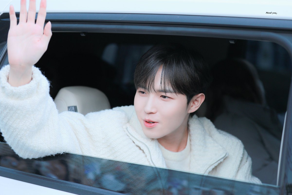 needyou0527's tweet photo. 230211 음악쭝심(ง •̀_•́) ง #김재환 #KIMJAEHWAN https://t.co/HXuv3ONZ6K