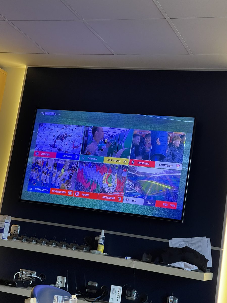 FeuerwehrWitten's tweet photo. 15:30 Uhr
An einem Samstag im #ruhrgebiet Pflicht. Konferenz der Bundesliga auch bei uns auf der Feuerwache.
#Twittergewitter2023 #witten112 #112live https://t.co/WzHl08HsKs