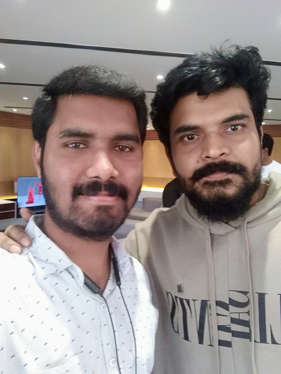 VKUrsVenky1's tweet image. An absolute pleasure to meet, Tech YouTuber @prasadyoutuber brother🤩 &amp;amp; also @KanthuDon 🤝&amp;amp; #PTFamily at #OneplusPopUp (Hyd) Event.

See u soon again..!💯 @iamprasadtech