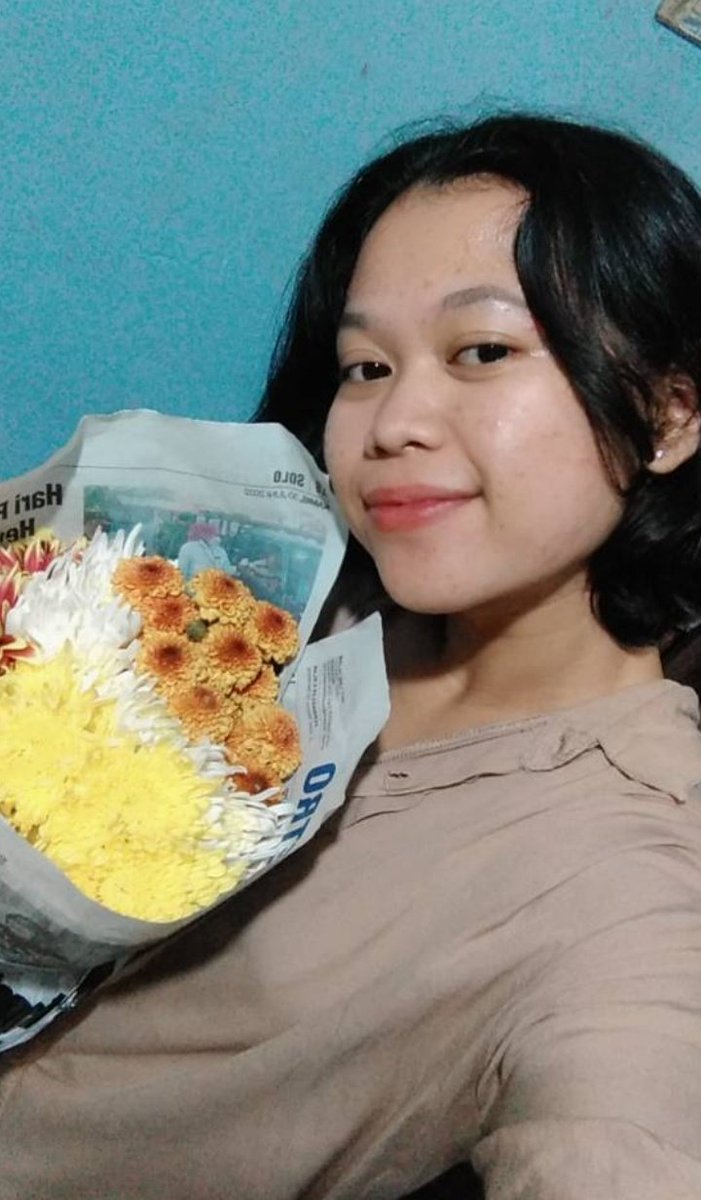 _aya_des's tweet photo. Random banget tiba2 beli bunga🥲 https://t.co/KX0pwd8fkQ