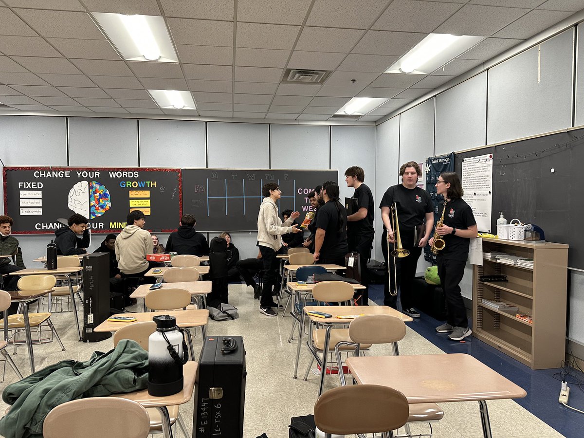 diashamarshall1's tweet photo. LN Band students are visiting with LC Band students at Pike this morning, while at a show choir competition. I love this for many reasons. There’s no rivalry between the bands and they won’t allow anyone to create one. We’re stronger together. #LTBands @LCHSBears @LNHSwildcats https://t.co/w1LmUgNU92