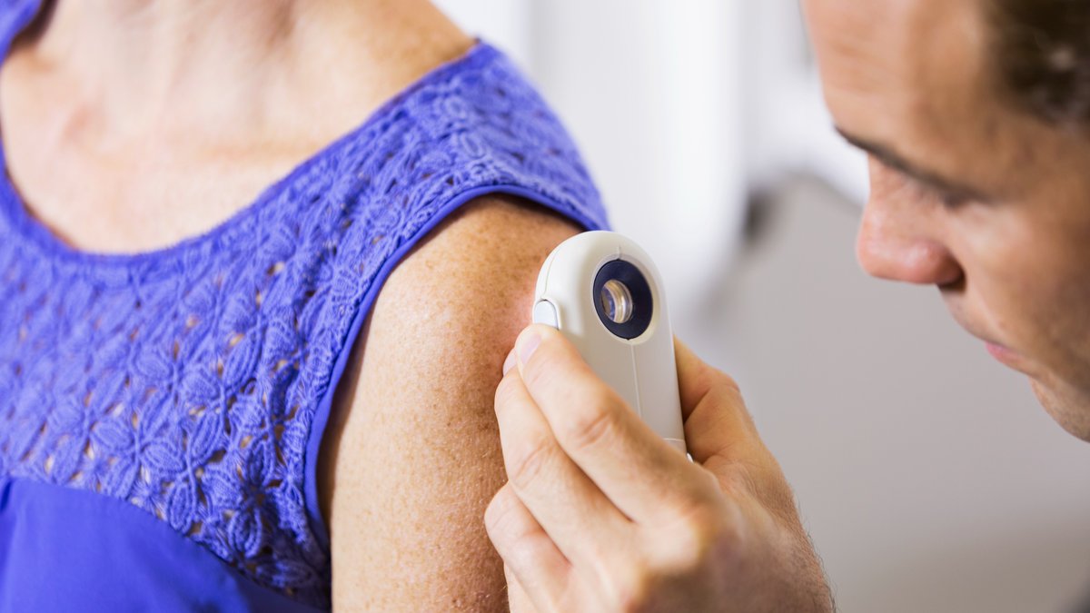 mayscancer's tweet photo. Let’s talk sunscreen – you need to put it in-between you and the sun. In addition to wearing sunscreen every day, a yearly #skincancerscreening is the best way to take care of your skin. Let us help you do #EverythingItTakes to protect against skin cancer. https://t.co/KD92xnfEwh https://t.co/hd9qRjTkdN