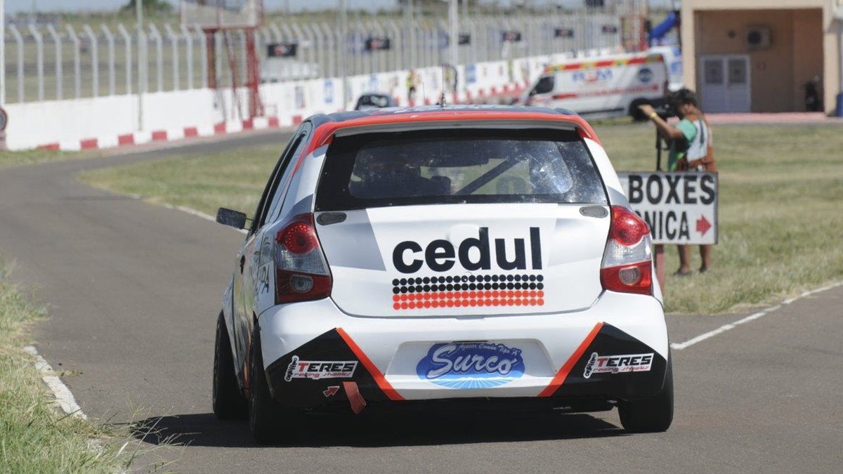 sebaluqueok's tweet photo. El #TurismoPista definió la segunda clasificación de la clase 3 en el @Autodromocdu 

Con un tiempo de 1m41s826 Seba Luque finalizó 43° mejorando el resultado del viernes

El piloto tucumano terminó ocupando el puesto 48 en la tabla general que lideró @AdrianOubina https://t.co/jTjGaUNK5p