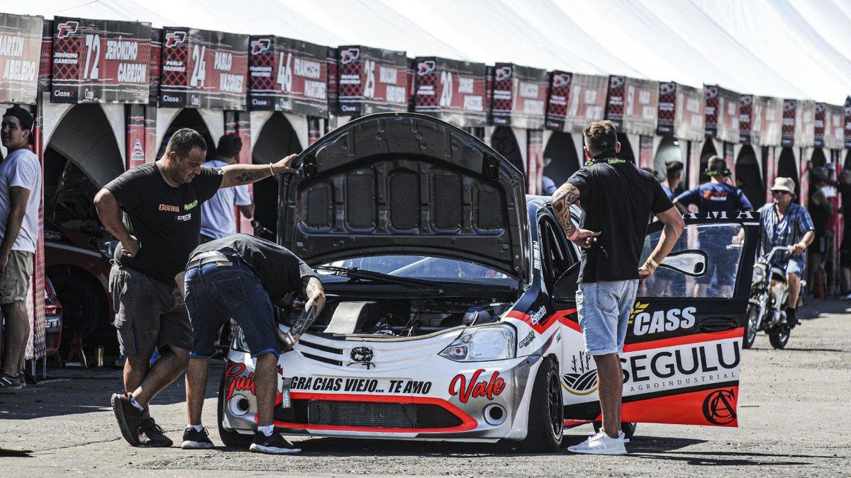 sebaluqueok's tweet photo. El #TurismoPista definió la segunda clasificación de la clase 3 en el @Autodromocdu 

Con un tiempo de 1m41s826 Seba Luque finalizó 43° mejorando el resultado del viernes

El piloto tucumano terminó ocupando el puesto 48 en la tabla general que lideró @AdrianOubina https://t.co/jTjGaUNK5p